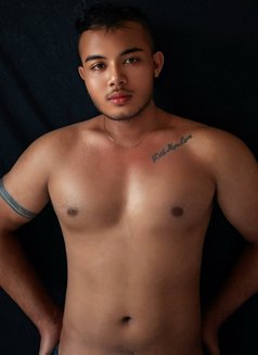 Rfabian - Male escort in Jakarta Photo 2 of 11