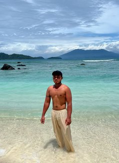 Rfabian - Male escort in Jakarta Photo 4 of 11