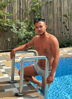 Rfabian - Male escort in Jakarta Photo 11 of 13