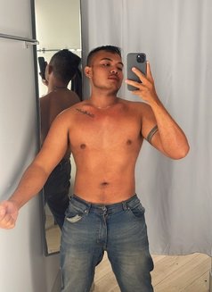 Rfabian - Acompañantes masculino in Jakarta Photo 8 of 11