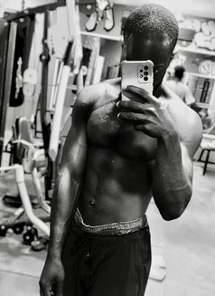 Rha - Acompañantes masculino in Accra Photo 2 of 2