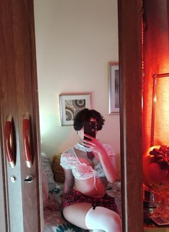 Rhain@21 - Transsexual escort in Dubai Photo 3 of 6