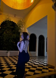 Rhea Malhotra - puta in Noida Photo 4 of 5