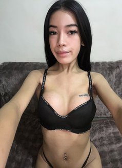 Rhianne - Transsexual escort in Manila Photo 4 of 6