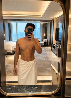 Rhine Massager - Male escort in New Delhi Photo 3 of 8