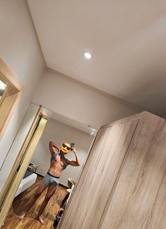 Rhine Massager - Male escort in New Delhi Photo 6 of 8