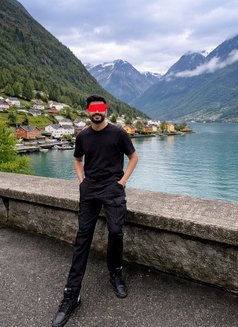 Rhine Massager - Male escort in New Delhi Photo 3 of 9