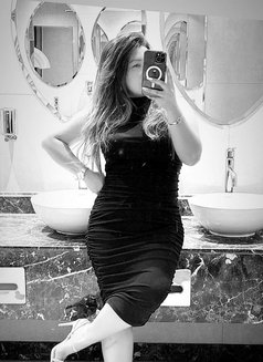 Rhonie - companion in Dubai Photo 2 of 2