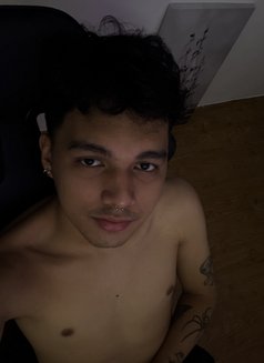 Visiting in HK from ph - Male escort in Hong Kong Photo 1 of 9