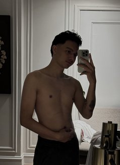 Visiting in HK from ph - Male escort in Hong Kong Photo 2 of 9