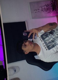 Visiting in HK from ph - Male escort in Hong Kong Photo 8 of 9