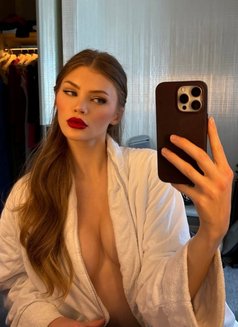 Beatrice - escort in Taipei Photo 2 of 7