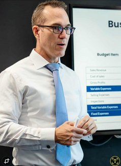 Rich - Male companion in Bangkok Photo 2 of 5