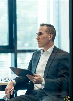 Rich - Male companion in Bangkok Photo 3 of 5