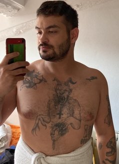 Rich Xl - Male escort in London Photo 1 of 3