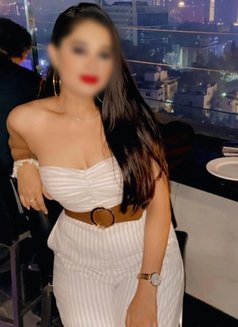 Richa - puta in Mumbai Photo 5 of 7