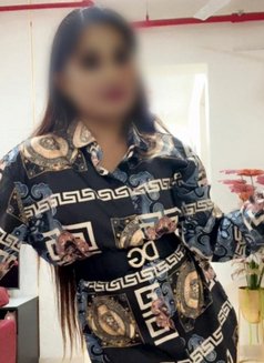Richa - escort in Mumbai Photo 2 of 7