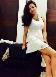 Richa - masseuse in Bangalore Photo 4 of 5