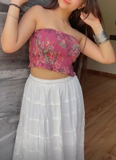 Richa - puta in Bangalore Photo 3 of 4