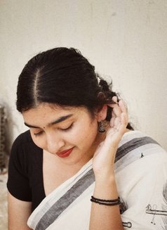 Richa - escort in Kochi Photo 2 of 3