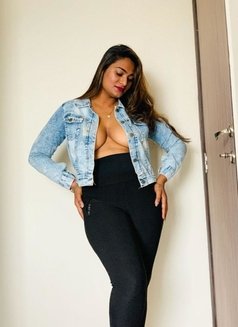 Richa Busty Boobs Cam & Real - puta in New Delhi Photo 6 of 6