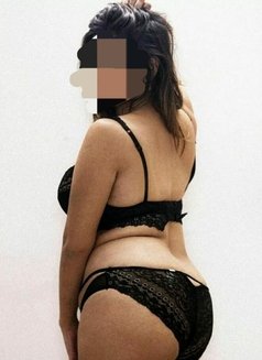 Richa - escort in Mumbai Photo 2 of 5