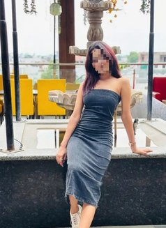 Richa Khanna | for the Elite Services - puta in Hyderabad Photo 1 of 9