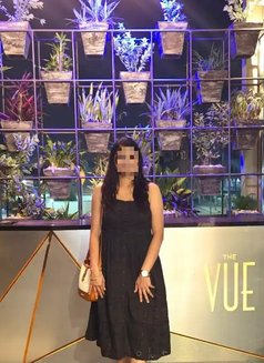 Richa Khanna | for the Elite Services - puta in Hyderabad Photo 4 of 9