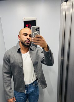 Richard - Male escort in Dubai Photo 13 of 15