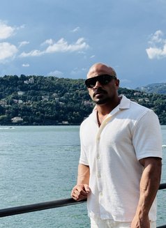 Richard - Male escort in Dubai Photo 15 of 15