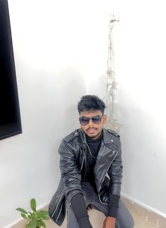 Richard - Intérprete masculino de adultos in Chennai Photo 2 of 3