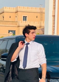 Richard - Male adult performer in Dubai Photo 2 of 8