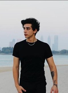 Richard - Male adult performer in Dubai Photo 3 of 8