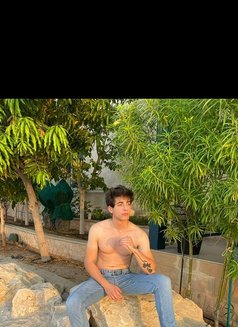 Richard - Male adult performer in Dubai Photo 7 of 8