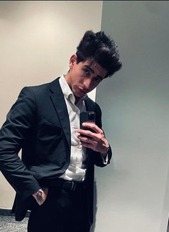 Richard - Male adult performer in Dubai Photo 8 of 8