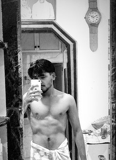 Richi - Male escort in Mumbai Photo 2 of 2