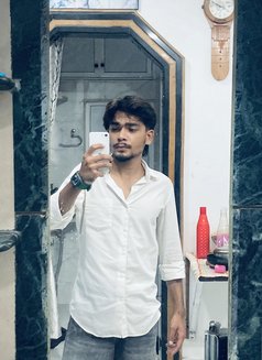 Richi - Male escort in Mumbai Photo 4 of 4