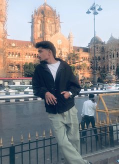 Richi - Male escort in Mumbai Photo 3 of 4