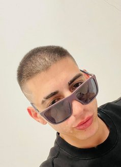 Richy - Male escort in Dubai Photo 3 of 4