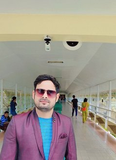 Ricky - Male escort in Kolkata Photo 2 of 4