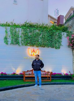 Ricky - Male escort in New Delhi Photo 8 of 9