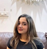 Ridhi - puta in Fujairah