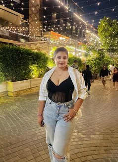 Ridhi patil high class Escort low price - puta in Thane Photo 1 of 4