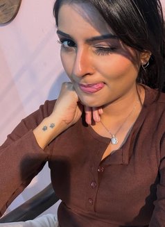Ridhi Sharma - puta in Mumbai Photo 1 of 1