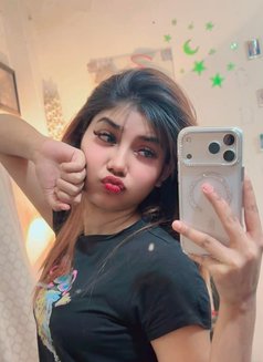 Ridhima - puta in Dubai Photo 1 of 6