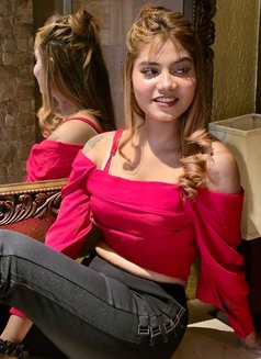 Ridhima - puta in Dubai Photo 3 of 6