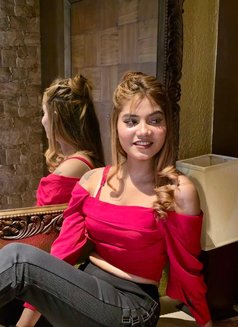 Ridhima - puta in Dubai Photo 5 of 6