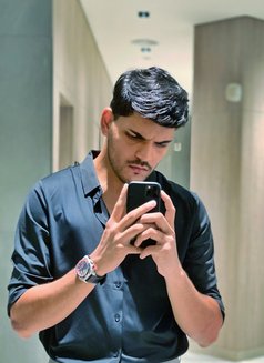 Rifshaan - Male escort in Kochi Photo 2 of 3