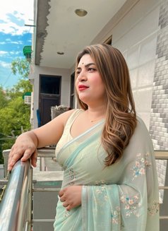 Rihana - Transsexual escort in New Delhi Photo 3 of 27
