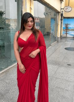 Rihana - Transsexual escort in New Delhi Photo 4 of 28